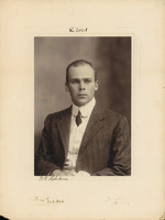 Portrait of Dr Norman Keith Robertson [ jpg ]