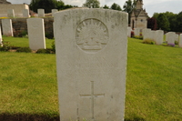 Headstone of Stuart Millard GRAHAM, Gezaincourt Communal Cemetery,France [ jpg ]