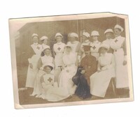 Vivian Morris Rich with nursing staff, undated [ jpg ]
