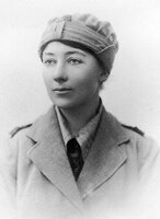 Portrait Of Roslyn Newel Riordan in uniform [ jpg ]