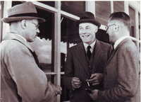 Hugh Cairns (Centre) arriving at Parafield, South Australia, 1948 [ JPEG ]