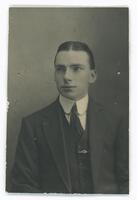 Portrait of Dr Gordon Bradley Lowe [ jpg ]