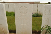 Headstone of Eric Selwyn RICHARDS, Puchevillers British Cemetery, France [ jpg ]