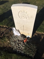 Photo of Clifford Dawson Holliday's headstone, Fromelles [ jpg ]